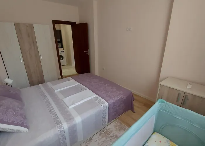 White Grapes * Petrici